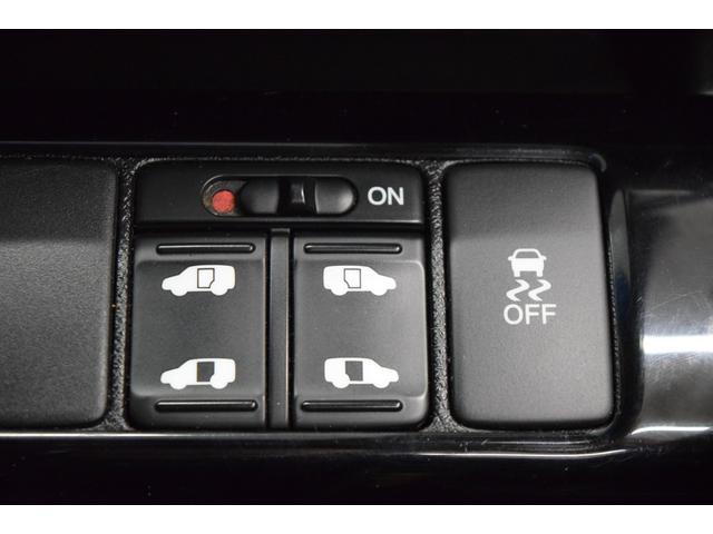 ステップワゴンスパーダ Ｚ　全周囲カメラ　後席モニター　両側パワースライドドア　フルセグナビ　ＥＴＣ　ＨＩＤ　スマートキー　横滑り防止装置　オートライト　オートエアコン　マニュアルモード（15枚目）