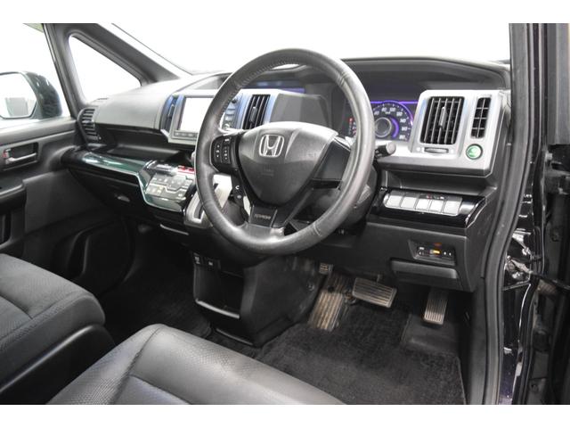 ステップワゴンスパーダ Ｚ　全周囲カメラ　後席モニター　両側パワースライドドア　フルセグナビ　ＥＴＣ　ＨＩＤ　スマートキー　横滑り防止装置　オートライト　オートエアコン　マニュアルモード（17枚目）