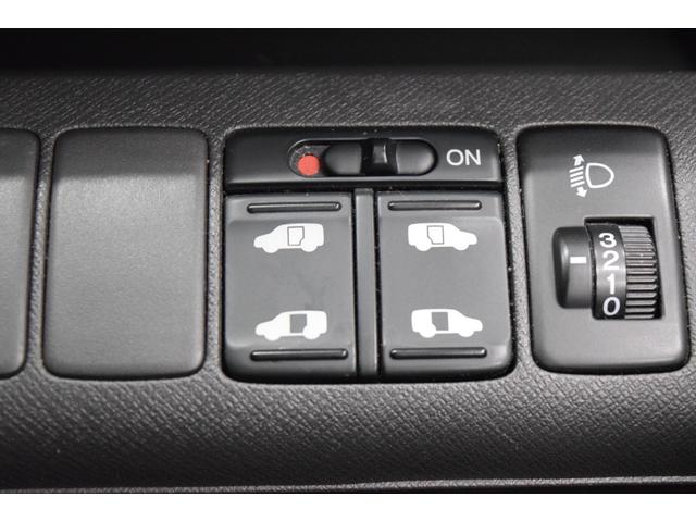 ステップワゴン Ｇ　Ｌパッケージ　ナビ　地デジＴＶ　バックカメラ　ＥＴＣ　スマートキー　フルフラット　オートエアコン　新品マッドタイヤ　ブラックアウトホイール　新品ルーフキャリアラック　両側パワースライドドア（16枚目）