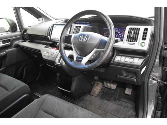 ステップワゴンスパーダ Z 後席モニター フルセグナビ バックカメラ ETC HID スマートキー マニュアルモード アイドリングストップ フルフラット オートエアコン 両側パワースライドドア(17枚目)