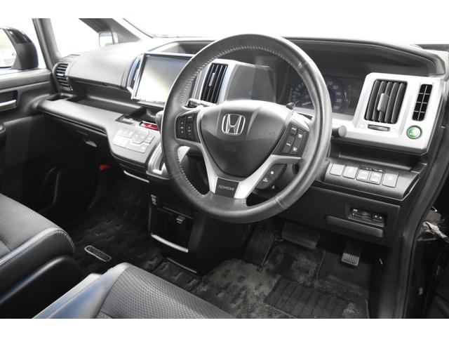 ステップワゴンスパーダ Z クールスピリット フルセグナビ バックカメラ ハーフレザーシート アイドリングストップ クルーズコントロール オートエアコン フルフラット ETC スマートキー マニュアルモード オートライト 両側パワースライドドア(17枚目)