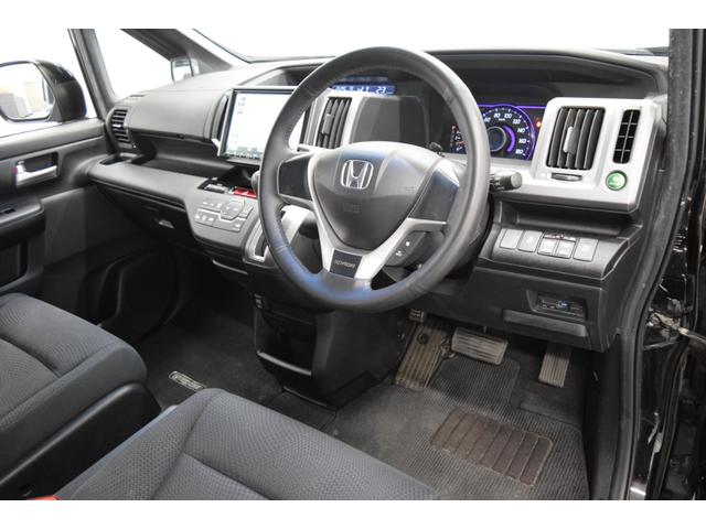 ステップワゴンスパーダ Ｚ　ナビ　地デジＴＶ　フルセグ　バックカメラ　ＥＴＣ　スマートキー　マニュアルモード　オートエアコン　オートライト　フォグランプ　フルフラット　アイドリングストップ　後席モニター　両側パワースライドドア（18枚目）