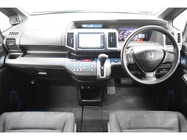 ステップワゴンスパーダ Ｚ　地デジナビ　バックカメラ　オートエアコン　マニュアルモード　フルフラットシート　ＥＴＣ　スマートキー　ＨＩＤ　オートライト　横滑り防止機能　フォグランプ　両側パワースライドドア（11枚目）