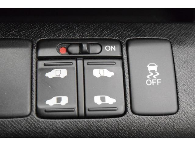 ステップワゴンスパーダ Ｚ　地デジナビ　バックカメラ　オートエアコン　マニュアルモード　フルフラットシート　ＥＴＣ　スマートキー　ＨＩＤ　オートライト　横滑り防止機能　フォグランプ　両側パワースライドドア（15枚目）