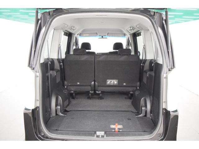 ステップワゴンスパーダ Ｚ　地デジナビ　バックカメラ　オートエアコン　マニュアルモード　フルフラットシート　ＥＴＣ　スマートキー　ＨＩＤ　オートライト　横滑り防止機能　フォグランプ　両側パワースライドドア（24枚目）