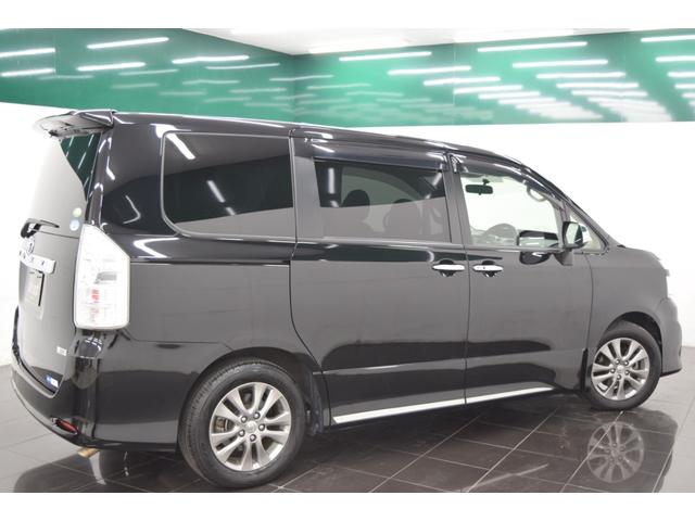 ヴォクシー ＺＳ　煌ＩＩ　Ｂｌｕｅｔｏｏｔｈ　８インチナビ　フルセグ　バックカメラ　オートライト　ＥＴＣ　スマートキー　ＨＩＤ　　マニュアルモード　デュアルオートエアコン　両側パワースライドドア（9枚目）