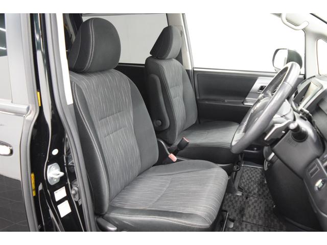 ヴォクシー ＺＳ　煌ＩＩ　Ｂｌｕｅｔｏｏｔｈ　８インチナビ　フルセグ　バックカメラ　オートライト　ＥＴＣ　スマートキー　ＨＩＤ　　マニュアルモード　デュアルオートエアコン　両側パワースライドドア（18枚目）