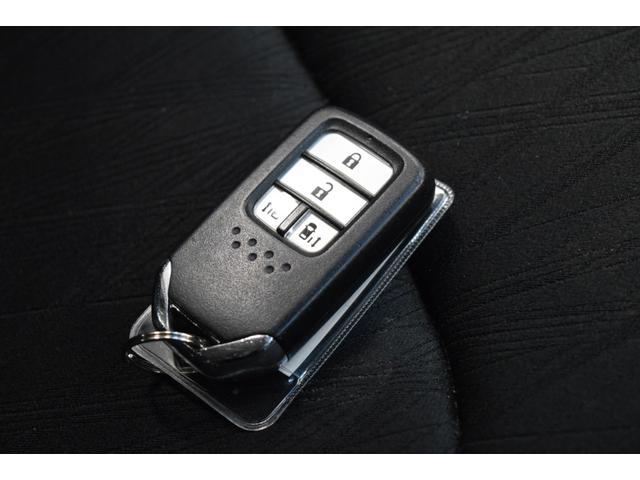 オデッセイ アブソルート・ＥＸ　Ｂｌｕｅｔｏｏｔｈ　衝突被害軽減システム　後席モニター　パワーシート　フルセグナビ　クルーズコントロール　ハーフレザーシート　バックカメラ　スマートキー　アイドリングストップ　両側パワースライドドア（30枚目）