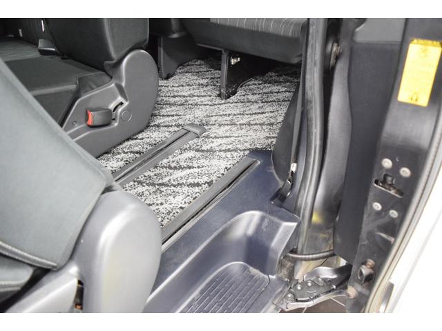 ヴォクシー ZS 煌III Bluetooth バックカメラ フルセグナビ デュアルオートエアコン スマートキー フルフラットシート マニュアルモード HID オートライト 両側スライドシート(31枚目)