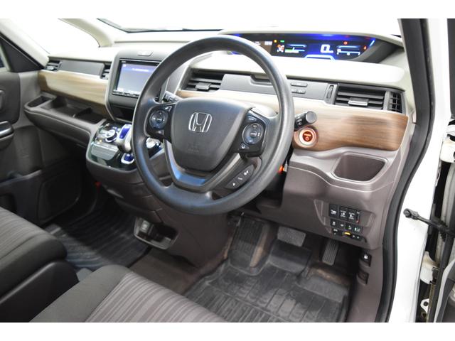 フリードハイブリッド ハイブリッド・Gホンダセンシング 衝突軽減システム バックカメラ アダプティブクルーズコントロール レーンアシスト スマートキー アイドリングストップ オートエアコン スマートキー オートエアコン 両側パワースライドドア(13枚目)