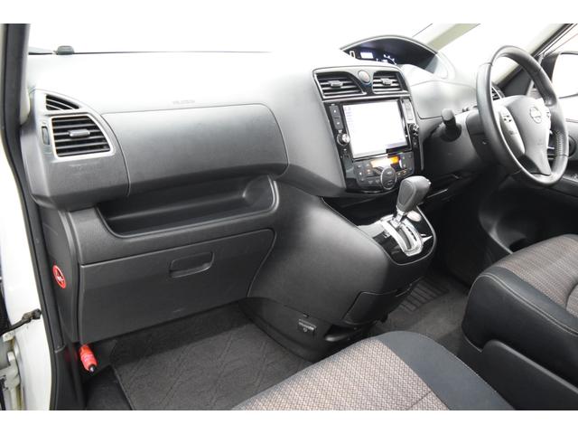 セレナ ハイウェイスター　Ｖセレ＋セーフティＩＩ　ＳＨＶ　Ｂｌｕｅｔｏｏｔｈ　フルセグナビ　全周囲カメラ　後席モニター　衝突被害軽減システム　サイドリフトアップシート　コーナーセンサー　アイドリングストップ　クルコン　ダブルオートエアコン　両側パワースライド（30枚目）