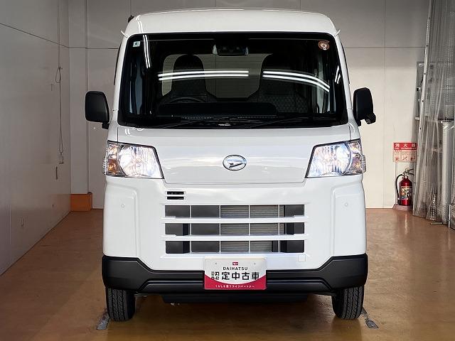 ハイゼットカーゴ ＤＸ　サポカーＳワイド適合　オーディオ　エアコン　アクセサリーソケット　コーナーセンサー　アイドリングストップ　光軸調整ダイヤル　横滑り防止機能　誤発進抑制機能　パワーウインドウ　キーレス（4枚目）