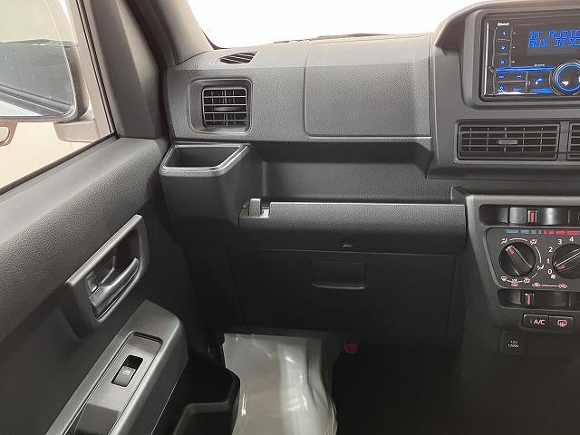 ハイゼットカーゴ ＤＸ　サポカーＳワイド適合　オーディオ　エアコン　アクセサリーソケット　コーナーセンサー　アイドリングストップ　光軸調整ダイヤル　横滑り防止機能　誤発進抑制機能　パワーウインドウ　キーレス（12枚目）