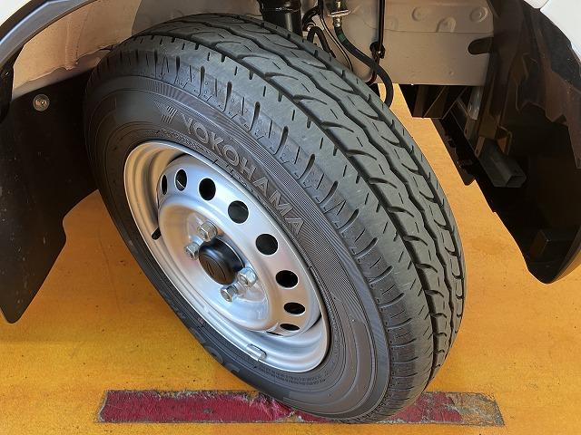 ハイゼットカーゴ ＤＸ　サポカーＳワイド適合　オーディオ　エアコン　アクセサリーソケット　コーナーセンサー　アイドリングストップ　光軸調整ダイヤル　横滑り防止機能　誤発進抑制機能　パワーウインドウ　キーレス（23枚目）