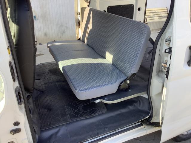 ハイゼットカーゴ ＤＸ　４速オートマハイルーフ　タイミングチェーン車両　集中ドアロック　　リヤガラスフィルム施工済　ルーフ収納付き　新品全席シートカバー　事業用登録車両代行（9枚目）