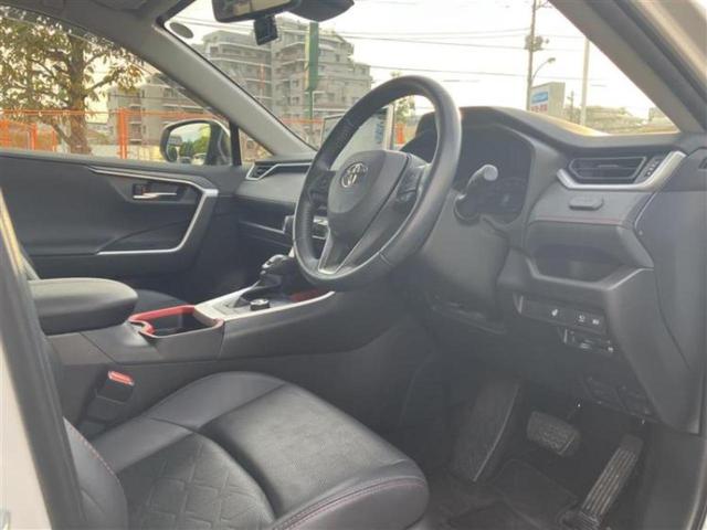 ＲＡＶ４ ４ＷＤアドベンチャーオフロードパッケージ　保証書／ディスプレイオーディオ＋ナビ／デジタルインナーミラー／衝突安全装置／シートヒーター　前席／パノラミックビューモニター／車線逸脱防止支援システム／シート　フルレザー　革シート　全周囲カメラ（6枚目）