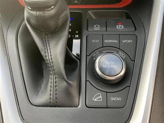 ＲＡＶ４ ４ＷＤアドベンチャーオフロードパッケージ　保証書／ディスプレイオーディオ＋ナビ／デジタルインナーミラー／衝突安全装置／シートヒーター　前席／パノラミックビューモニター／車線逸脱防止支援システム／シート　フルレザー　革シート　全周囲カメラ（16枚目）