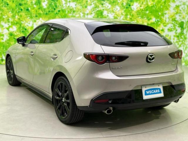 ＭＡＺＤＡ３ファストバック １５Ｓブラックトーンエディション　保証書／ディスプレイオーディオ＋ナビ／衝突安全装置／３６０°ビューモニター／車線逸脱防止支援システム／パーキングアシスト　バックガイド／ヘッドランプ　ＬＥＤ／ＵＳＢジャック　衝突被害軽減システム（3枚目）