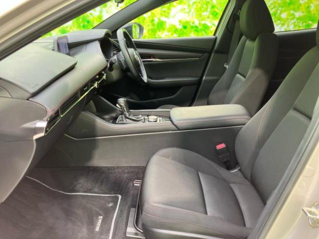 ＭＡＺＤＡ３ファストバック １５Ｓブラックトーンエディション　保証書／ディスプレイオーディオ＋ナビ／衝突安全装置／３６０°ビューモニター／車線逸脱防止支援システム／パーキングアシスト　バックガイド／ヘッドランプ　ＬＥＤ／ＵＳＢジャック　衝突被害軽減システム（6枚目）
