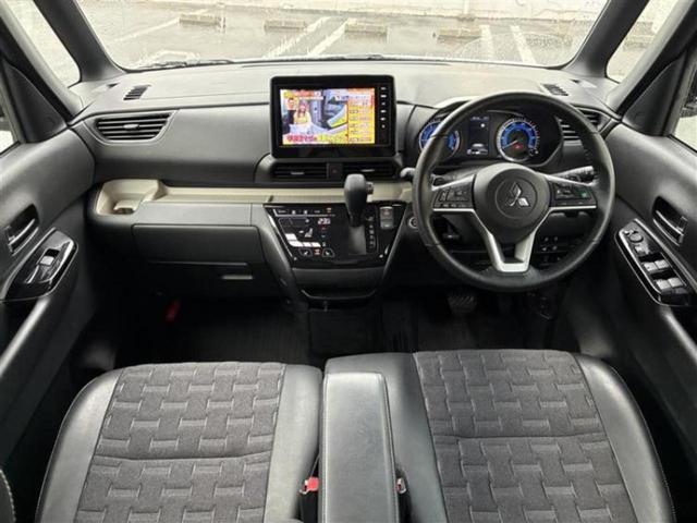 デリカミニ ４ＷＤ　Ｔプレミアム　保証書／純正　９インチ　ＳＤナビ／デジタルインナーミラー／衝突安全装置／両側電動スライドドア／シートヒーター／全方位モニター／車線逸脱防止支援システム／シート　ハーフレザー／ヘッドランプ　ＬＥＤ（4枚目）