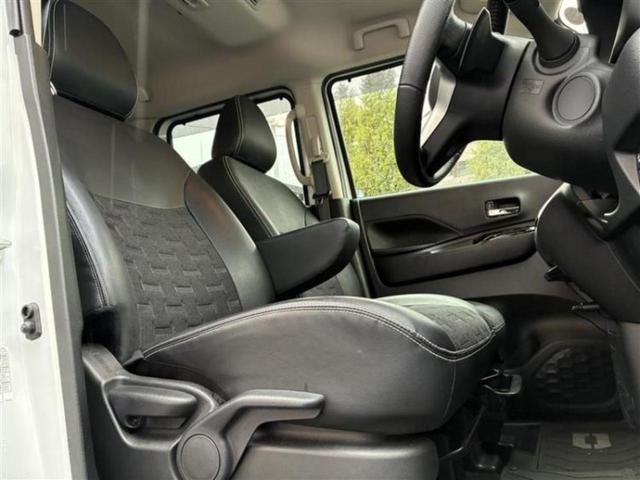 デリカミニ ４ＷＤ　Ｔプレミアム　保証書／純正　９インチ　ＳＤナビ／デジタルインナーミラー／衝突安全装置／両側電動スライドドア／シートヒーター／全方位モニター／車線逸脱防止支援システム／シート　ハーフレザー／ヘッドランプ　ＬＥＤ（5枚目）