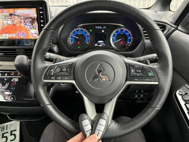 デリカミニ ４ＷＤ　Ｔプレミアム　保証書／純正　９インチ　ＳＤナビ／デジタルインナーミラー／衝突安全装置／両側電動スライドドア／シートヒーター／全方位モニター／車線逸脱防止支援システム／シート　ハーフレザー／ヘッドランプ　ＬＥＤ（9枚目）