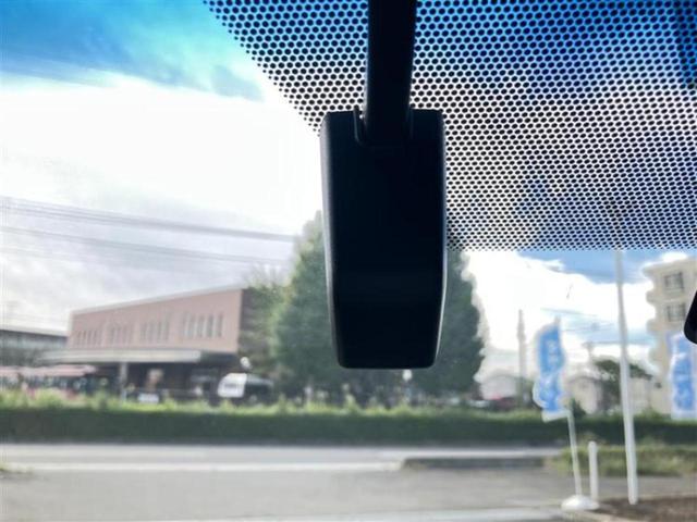 ハリアー 4WDエレガンスGRスポーツ サンルーフ/純正 9インチ SDナビ/衝突安全装置/車線逸脱防止支援システム/シート ハーフレザー/ヘッドランプ HID/ETC/EBD付ABS/横滑り防止装置/アイドリングストップ/フルセグTV(12枚目)