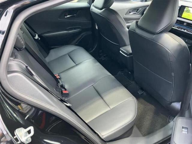 プリウス Ｚ　保証書／純正　ＳＤナビ／衝突安全装置／シートヒーター／全方位モニター／車線逸脱防止支援システム／シート　合皮／パーキングアシスト　自動操舵／電動バックドア／ヘッドランプ　ＬＥＤ／ＥＴＣ　全周囲カメラ（5枚目）
