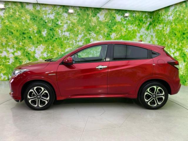 ヴェゼル ハイブリッドＺスタイルエディション　保証書／純正　８インチ　ＳＤナビ／衝突安全装置／シートヒーター　前席／シート　フルレザー／パーキングアシスト　バックガイド／ヘッドランプ　ＬＥＤ／ＵＳＢジャック／Ｂｌｕｅｔｏｏｔｈ接続　革シート（2枚目）