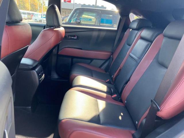 ＲＸ ＲＸ２７０ラディアントエアロスタイル　保証書／純正　ＨＤＤナビ／衝突安全装置／シートヒーター／車線逸脱防止支援システム／シート　フルレザー／パーキングアシスト　バックガイド／電動バックドア／ヘッドランプ　ＬＥＤ　革シート　バックカメラ（7枚目）
