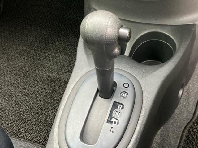 ノート X EBD付ABS/アイドリングストップ/エアバッグ 運転席/エアバッグ 助手席/パワーウインドウ/エンジンスタートボタン/キーレスエントリー/パワーステアリング/盗難防止システム/マニュアルエアコン(14枚目)