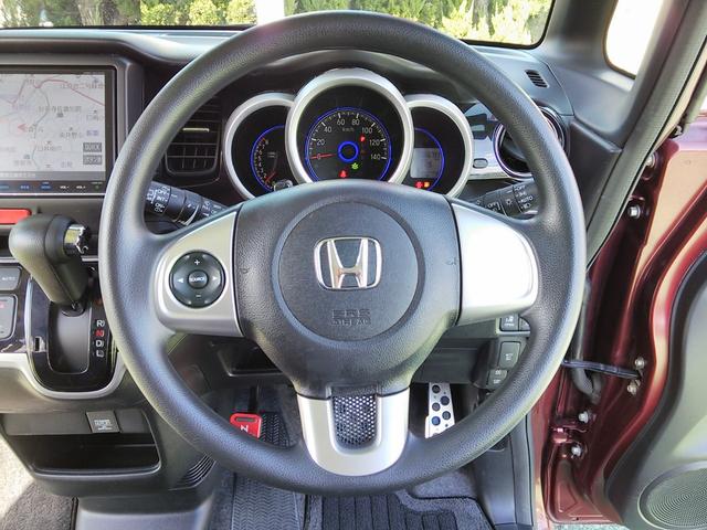 ８インチ大型ナビ！衝突軽減ＣＴＢＡ！両側パワースライドドア！前後ドライブレコーダー！ＥＴＣ！バックカメラ！ロック連動ミラー！Ｂｌｕｅｔｏｏｔｈ！ステアリングスイッチ！サイドバイザー！ＨＩＤ！ＤＶＤ！