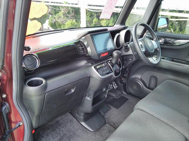 ８インチ大型ナビ！衝突軽減ＣＴＢＡ！両側パワースライドドア！前後ドライブレコーダー！ＥＴＣ！バックカメラ！ロック連動ミラー！Ｂｌｕｅｔｏｏｔｈ！ステアリングスイッチ！サイドバイザー！ＨＩＤ！ＤＶＤ！