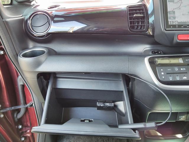 ８インチ大型ナビ！衝突軽減ＣＴＢＡ！両側パワースライドドア！前後ドライブレコーダー！ＥＴＣ！バックカメラ！ロック連動ミラー！Ｂｌｕｅｔｏｏｔｈ！ステアリングスイッチ！サイドバイザー！ＨＩＤ！ＤＶＤ！