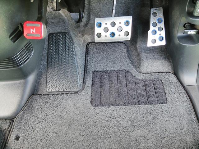 ８インチ大型ナビ！衝突軽減ＣＴＢＡ！両側パワースライドドア！前後ドライブレコーダー！ＥＴＣ！バックカメラ！ロック連動ミラー！Ｂｌｕｅｔｏｏｔｈ！ステアリングスイッチ！サイドバイザー！ＨＩＤ！ＤＶＤ！