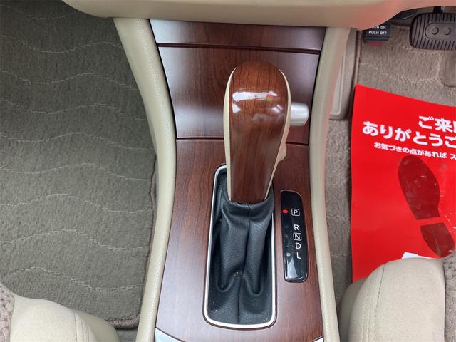 ブルーバードシルフィ ２０Ｍ　ＥＴＣ　ナビ　ＴＶ　オートライト　ＣＶＴ　スマートキー　電動格納ミラー　盗難防止システム　衝突安全ボディ　ＡＢＳ　エアコン　パワーステアリング（6枚目）