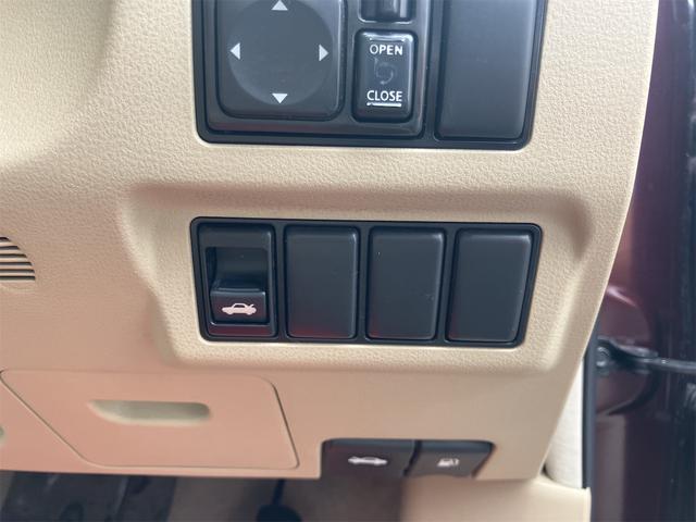 ブルーバードシルフィ ２０Ｍ　ＥＴＣ　ナビ　ＴＶ　オートライト　ＣＶＴ　スマートキー　電動格納ミラー　盗難防止システム　衝突安全ボディ　ＡＢＳ　エアコン　パワーステアリング（10枚目）