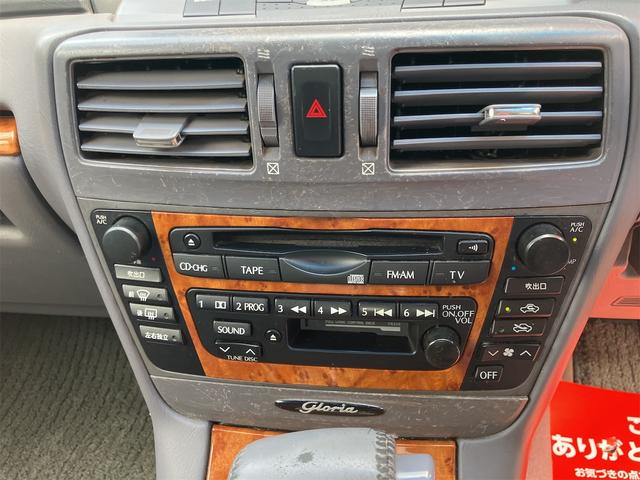 グロリア ２５０ＴＸ　４０ｔｈアニバーサリー　ＴＶ　アルミホイール　ＡＴ　電動格納ミラー　ＣＤ　カセット　ＡＢＳ　エアコン　パワーステアリング　パワーウィンドウ（4枚目）