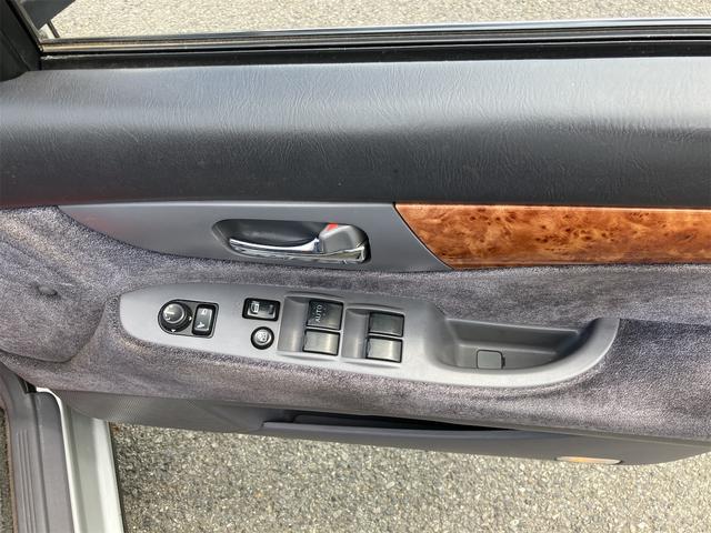 グロリア ２５０ＴＸ　４０ｔｈアニバーサリー　ＴＶ　アルミホイール　ＡＴ　電動格納ミラー　ＣＤ　カセット　ＡＢＳ　エアコン　パワーステアリング　パワーウィンドウ（8枚目）