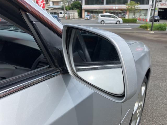 グロリア ２５０ＴＸ　４０ｔｈアニバーサリー　ＴＶ　アルミホイール　ＡＴ　電動格納ミラー　ＣＤ　カセット　ＡＢＳ　エアコン　パワーステアリング　パワーウィンドウ（26枚目）
