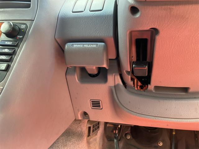 グロリア ２５０ＴＸ　４０ｔｈアニバーサリー　ＴＶ　アルミホイール　ＡＴ　電動格納ミラー　ＣＤ　カセット　ＡＢＳ　エアコン　パワーステアリング　パワーウィンドウ（44枚目）