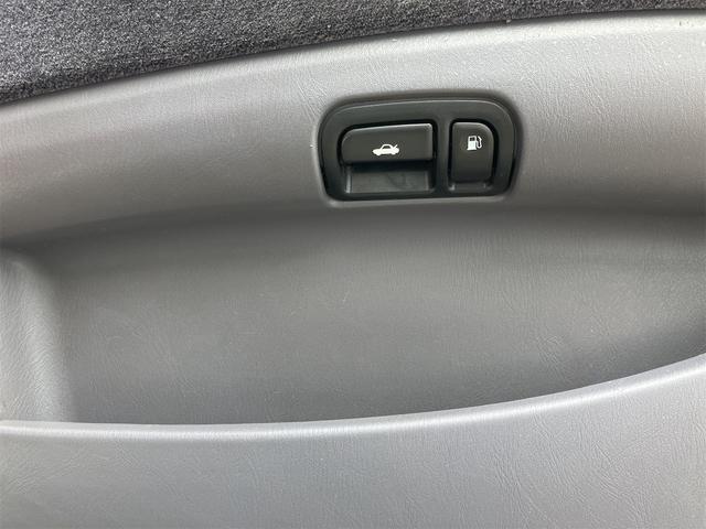 グロリア ２５０ＴＸ　４０ｔｈアニバーサリー　ＴＶ　アルミホイール　ＡＴ　電動格納ミラー　ＣＤ　カセット　ＡＢＳ　エアコン　パワーステアリング　パワーウィンドウ（45枚目）