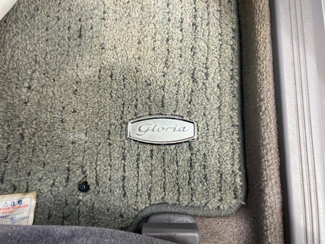 グロリア ２５０ＴＸ　４０ｔｈアニバーサリー　ＴＶ　アルミホイール　ＡＴ　電動格納ミラー　ＣＤ　カセット　ＡＢＳ　エアコン　パワーステアリング　パワーウィンドウ（47枚目）