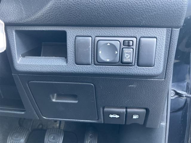 ティーダ １８Ｇ　ＥＴＣ　ナビ　オートライト　ＨＩＤ　スマートキー　電動格納ミラー　ＭＴ　盗難防止システム　衝突安全ボディ　ＡＢＳ　ＣＤ　ＤＶＤ再生　ミュージックプレイヤー接続可　Ｂｌｕｅｔｏｏｔｈ　エアコン（6枚目）