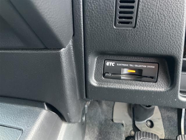 ティーダ １８Ｇ　ＥＴＣ　ナビ　オートライト　ＨＩＤ　スマートキー　電動格納ミラー　ＭＴ　盗難防止システム　衝突安全ボディ　ＡＢＳ　ＣＤ　ＤＶＤ再生　ミュージックプレイヤー接続可　Ｂｌｕｅｔｏｏｔｈ　エアコン（7枚目）