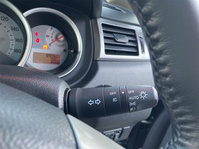 ティーダ １８Ｇ　ＥＴＣ　ナビ　オートライト　ＨＩＤ　スマートキー　電動格納ミラー　ＭＴ　盗難防止システム　衝突安全ボディ　ＡＢＳ　ＣＤ　ＤＶＤ再生　ミュージックプレイヤー接続可　Ｂｌｕｅｔｏｏｔｈ　エアコン（8枚目）