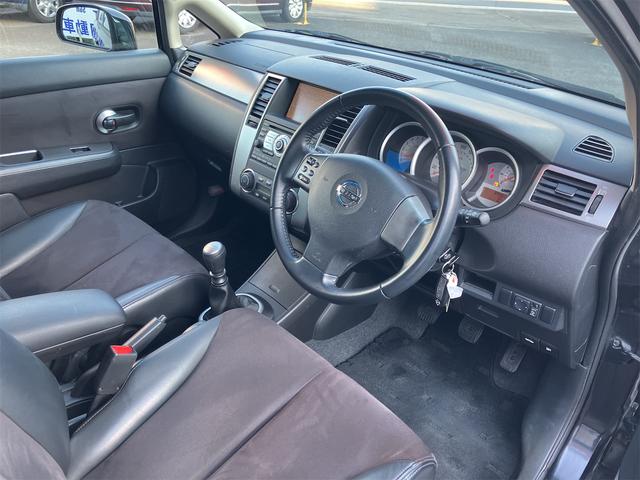 ティーダ １８Ｇ　ＥＴＣ　ナビ　オートライト　ＨＩＤ　スマートキー　電動格納ミラー　ＭＴ　盗難防止システム　衝突安全ボディ　ＡＢＳ　ＣＤ　ＤＶＤ再生　ミュージックプレイヤー接続可　Ｂｌｕｅｔｏｏｔｈ　エアコン（10枚目）