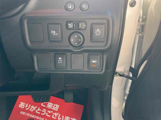 ノート ｅ－パワー　Ｘ　Ｖセレクション　全周囲カメラ　ナビ　ＴＶ　クリアランスソナー　レーンアシスト　衝突被害軽減システム　アルミホイール　オートライト　ＬＥＤヘッドランプ　スマートキー　電動格納ミラー　ＣＶＴ　盗難防止システム（5枚目）
