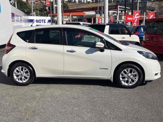 ノート ｅ－パワー　Ｘ　Ｖセレクション　全周囲カメラ　ナビ　ＴＶ　クリアランスソナー　レーンアシスト　衝突被害軽減システム　アルミホイール　オートライト　ＬＥＤヘッドランプ　スマートキー　電動格納ミラー　ＣＶＴ　盗難防止システム（14枚目）