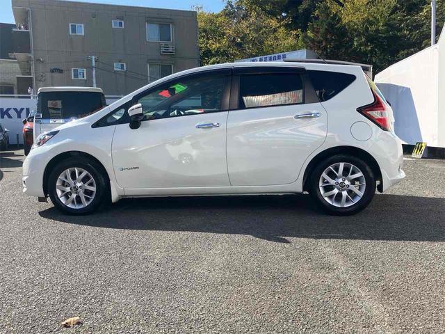 ノート ｅ－パワー　Ｘ　Ｖセレクション　全周囲カメラ　ナビ　ＴＶ　クリアランスソナー　レーンアシスト　衝突被害軽減システム　アルミホイール　オートライト　ＬＥＤヘッドランプ　スマートキー　電動格納ミラー　ＣＶＴ　盗難防止システム（16枚目）